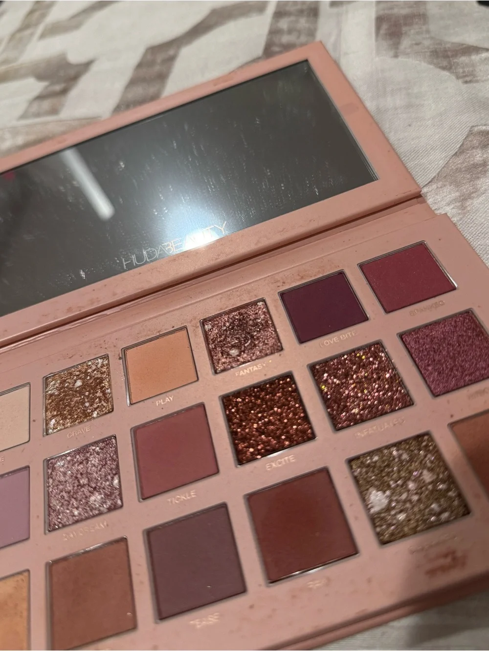 HUDA BEAUTY Nude Eyeshadow Palette – Pink, Peach & Neutral Tones